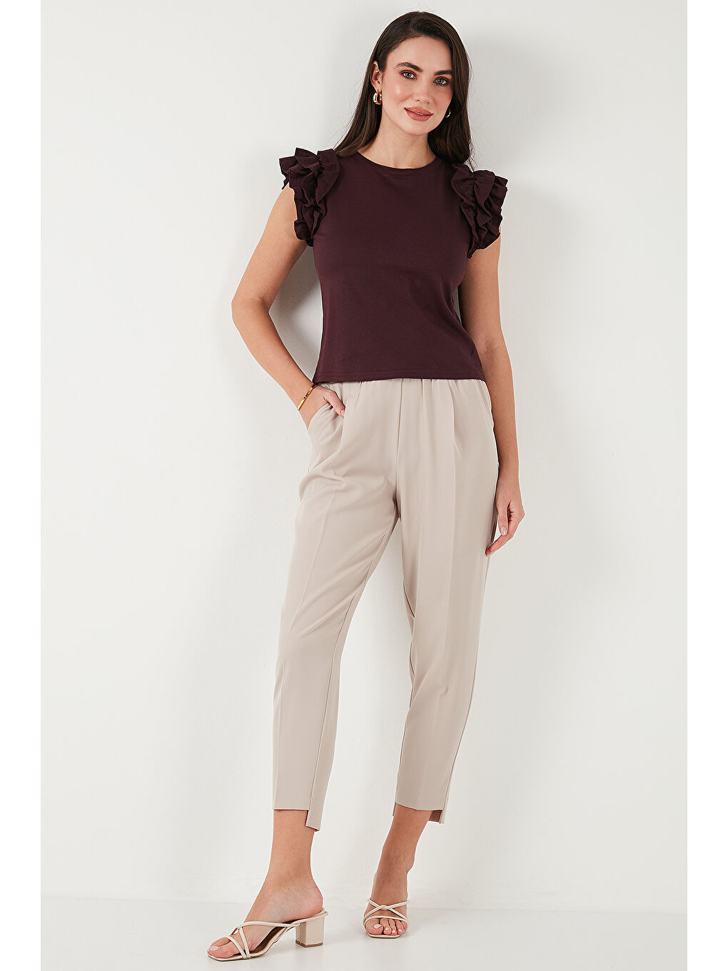 Kırmızı Pamuklu Kolları Fırfırlı Slim Fit Bisiklet Yaka Kadın T Shirt 5864500-2