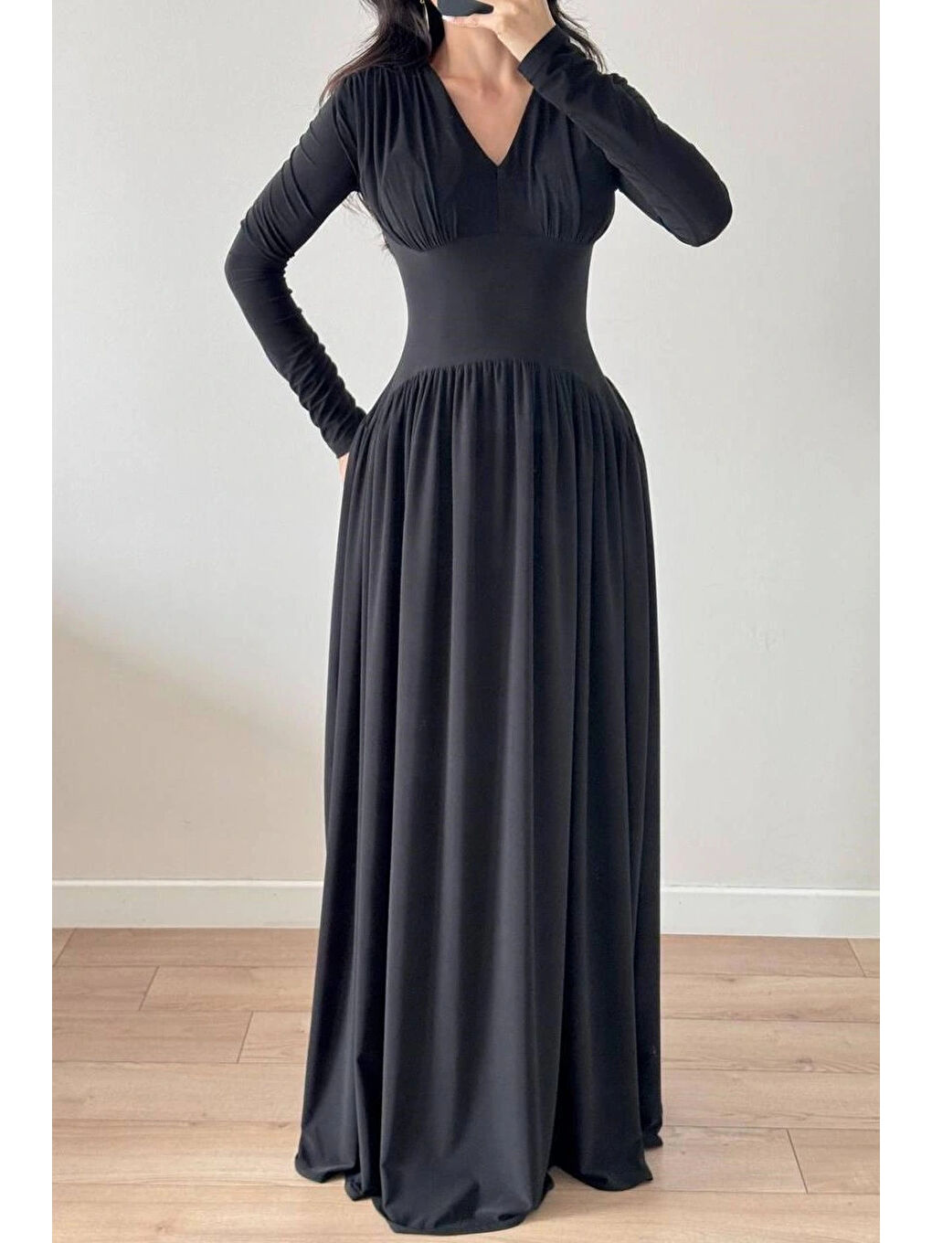 Kadın Siyah Eteği Büzgülü Dökümlü Elbise 1041-2694-2