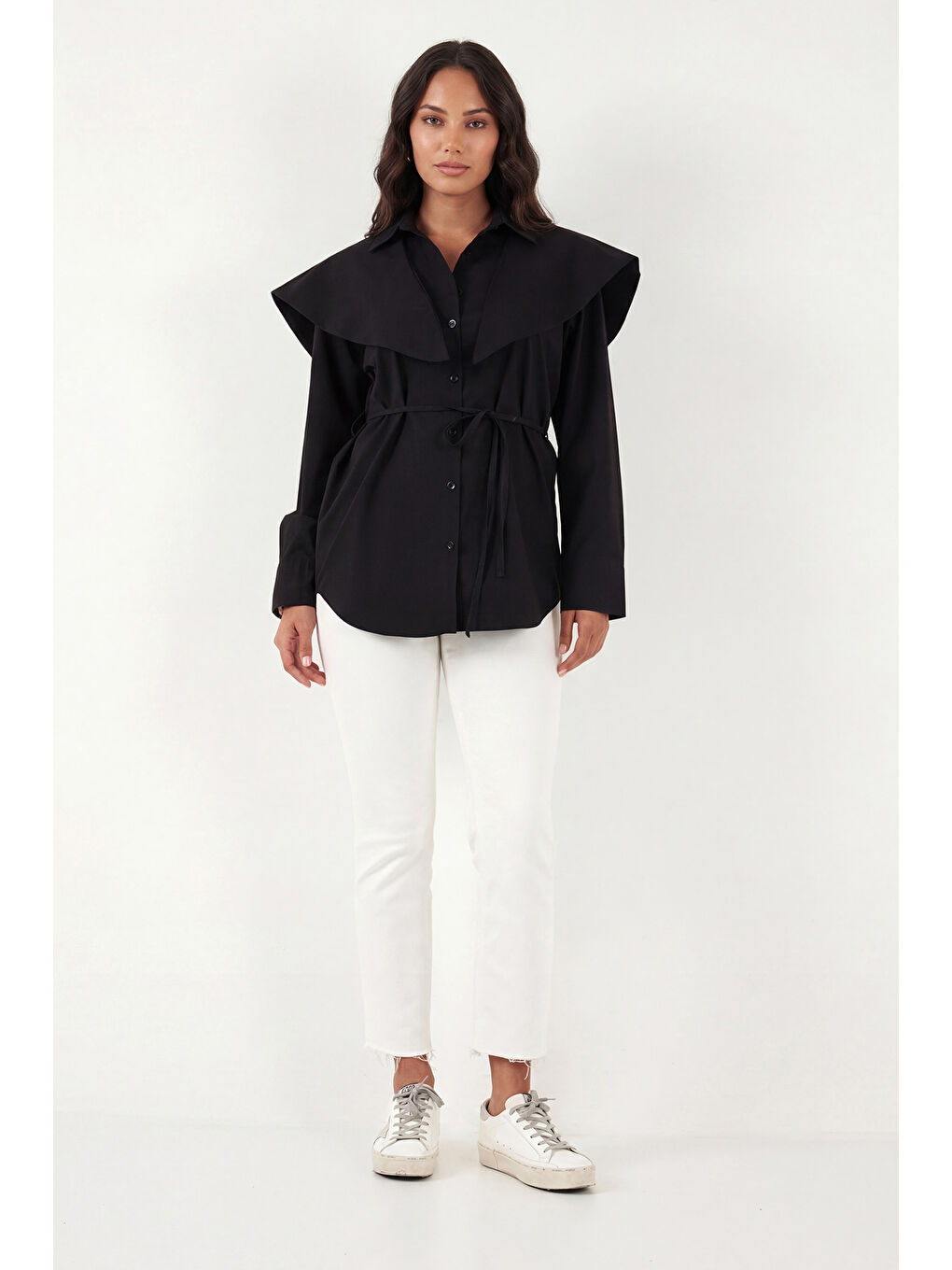 Siyah Pamuklu Pelerin Detaylı Regular Fit Uzun Kollu Gömlek 6774128-1