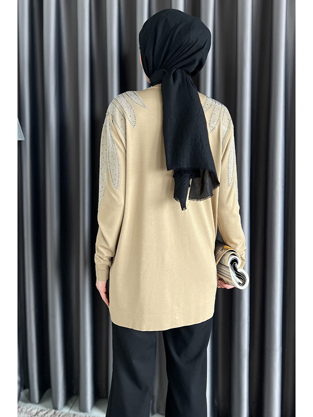 Bej Taş İşlemeli Düğmeli Tesettür Triko Hırka-6