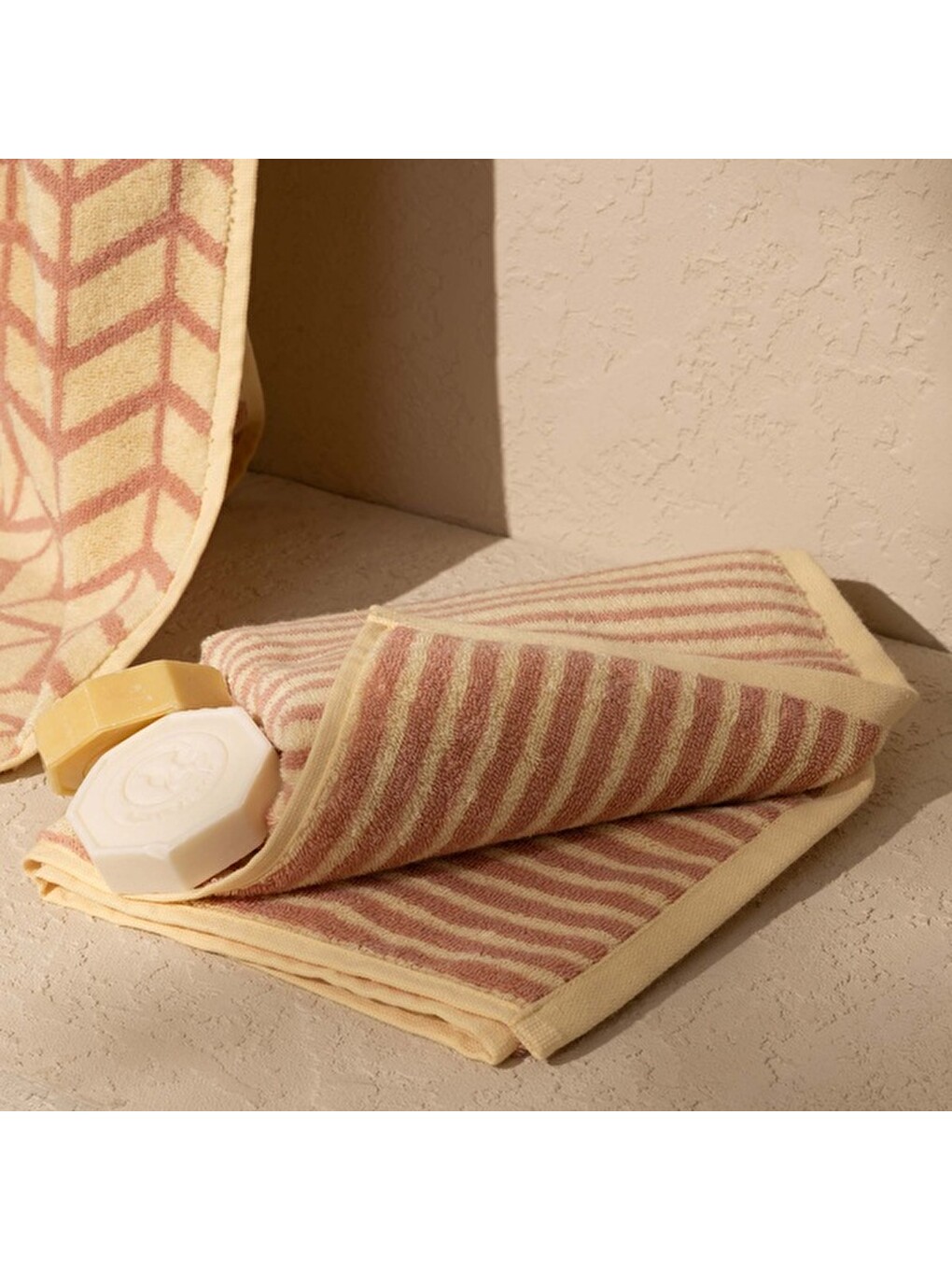 Lila Soft Noa İpliği Boyalı Yüz Havlusu - Krem / Pudra - 50x90 Cm-1