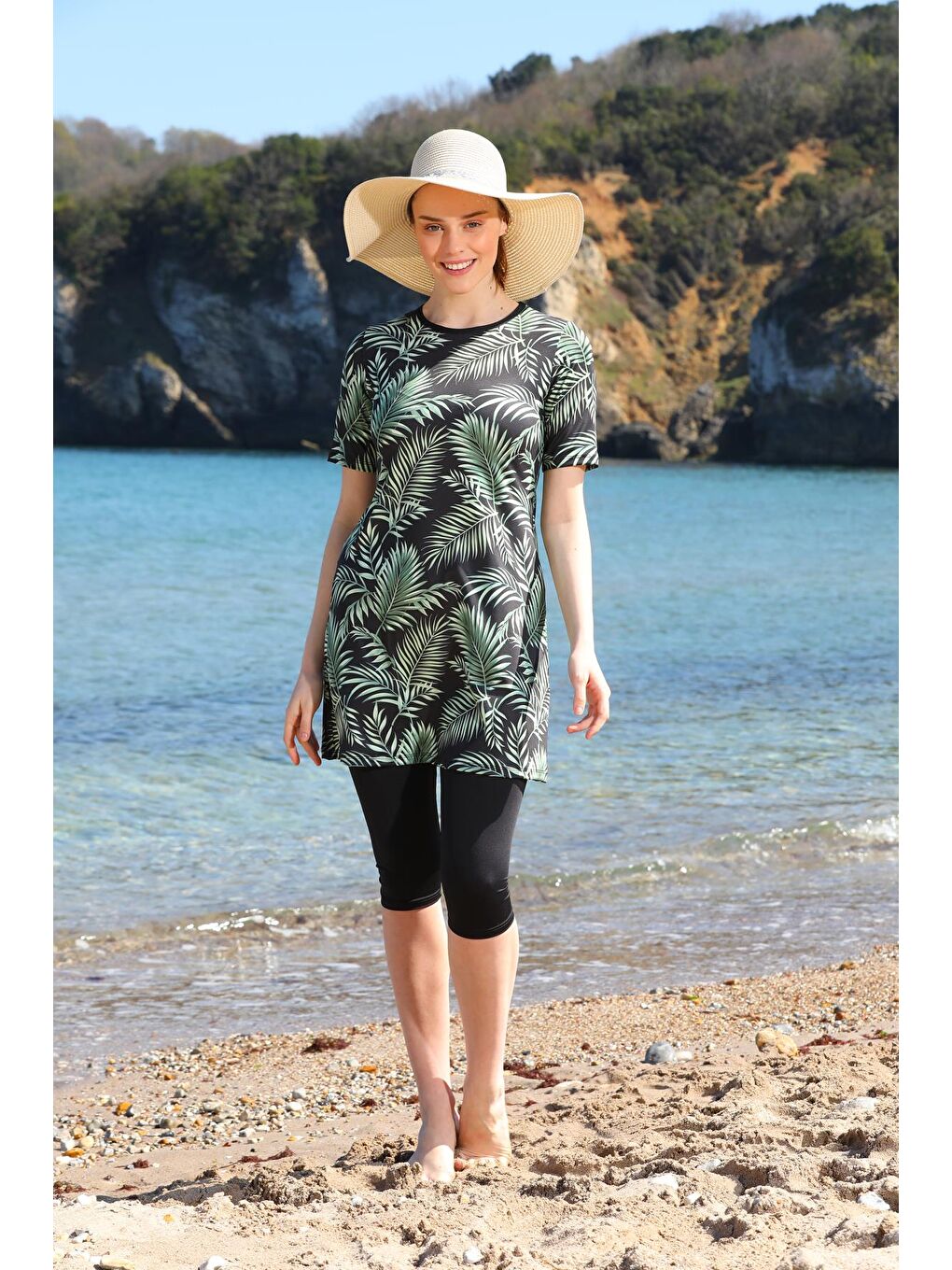 Siyah Tropikal Desen Kısa Kol Yarı Kapalı Tesettür Mayo 2267-1