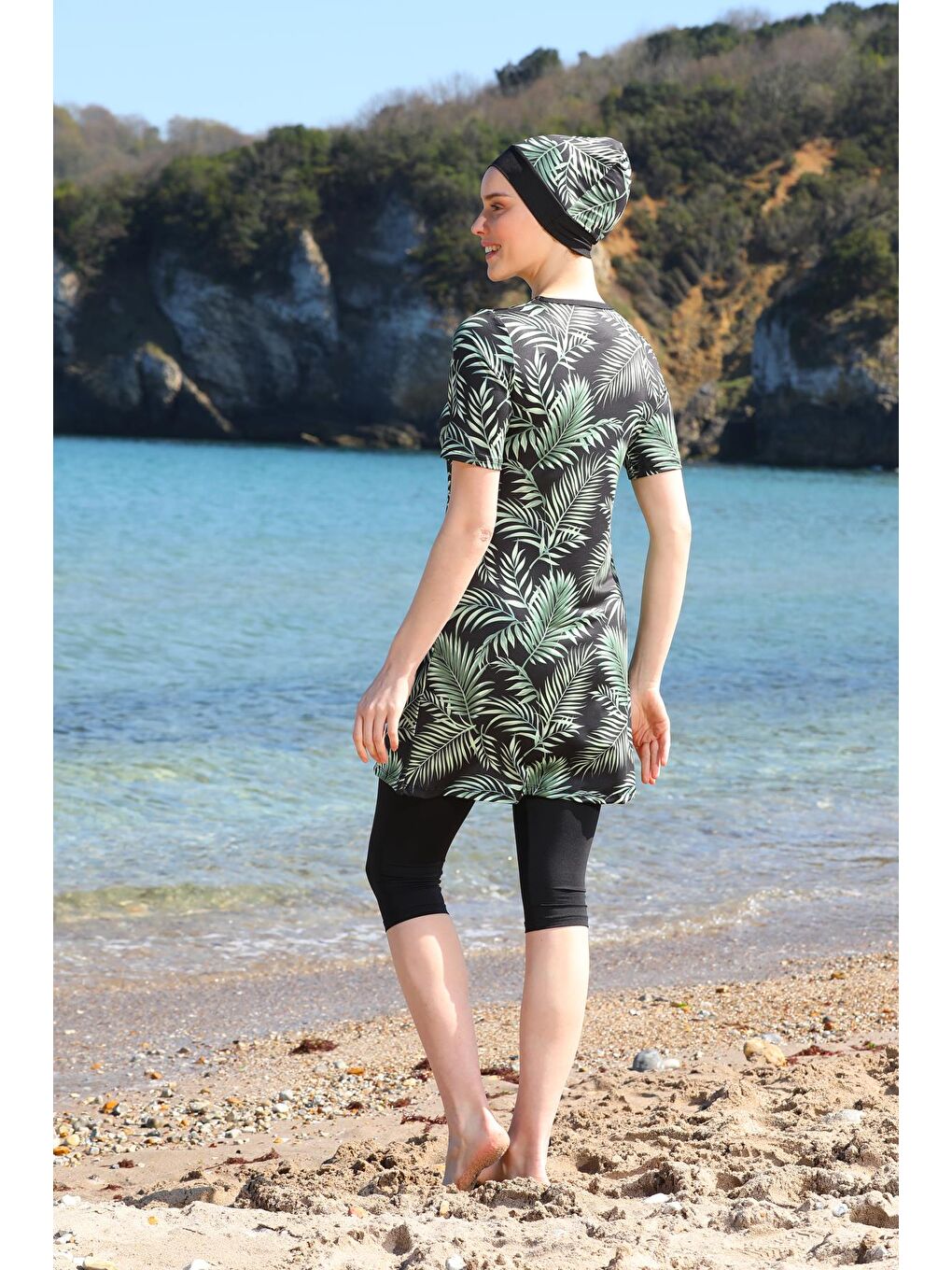 Siyah Tropikal Desen Kısa Kol Yarı Kapalı Tesettür Mayo 2267-4