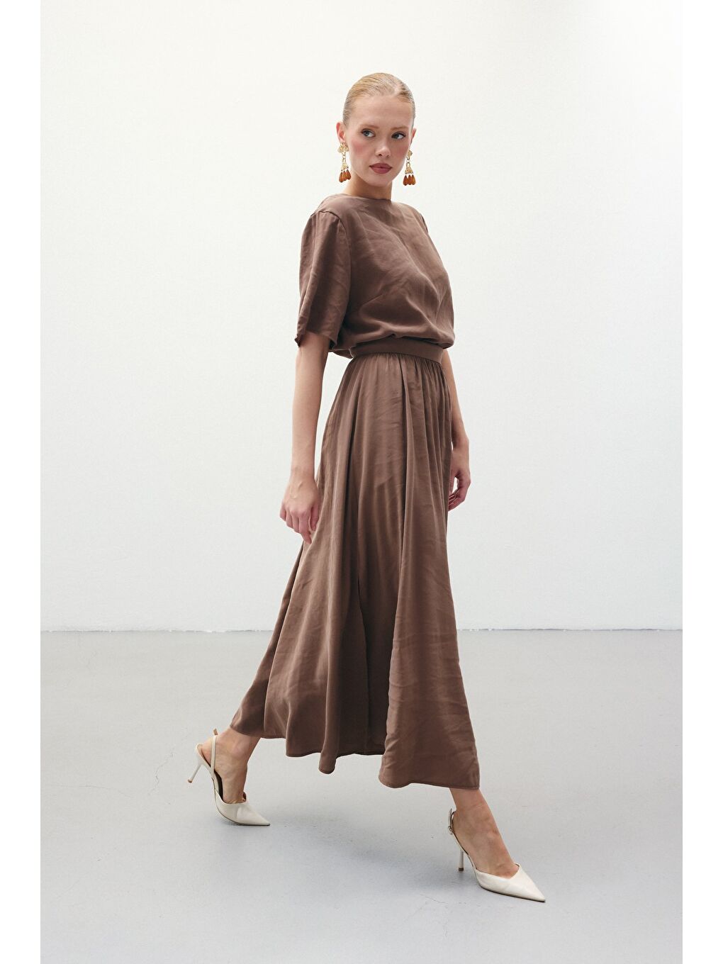 Kahverengi Yırtmaçlı Uzun Etek - Kahve-1