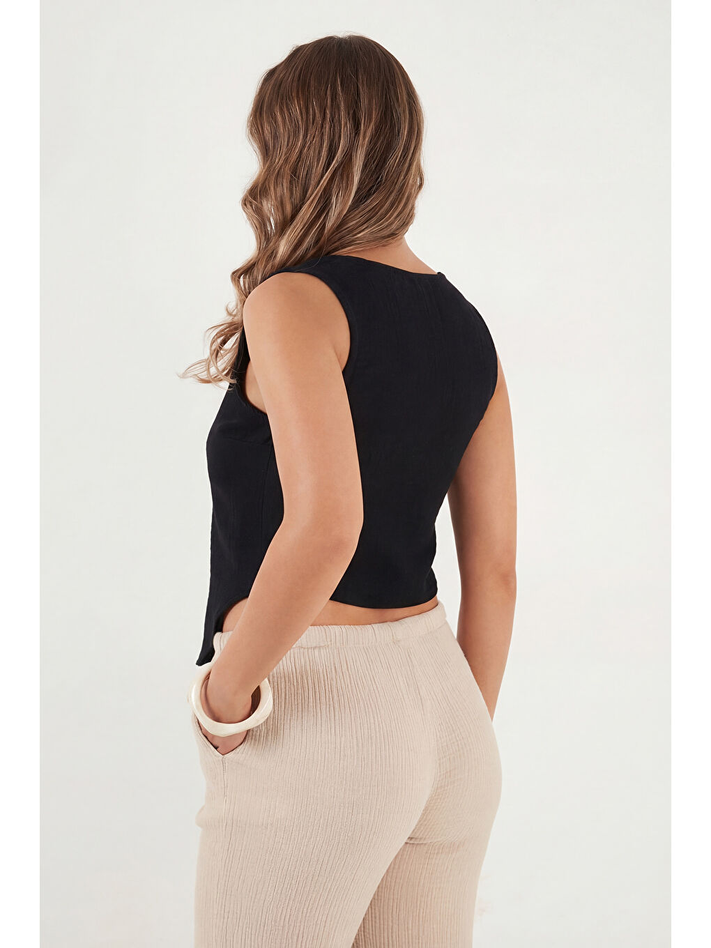 Siyah Pamuklu Regular Fit V Yaka Düğme Detaylı Yazlık Bluz Yelek 5866661-6