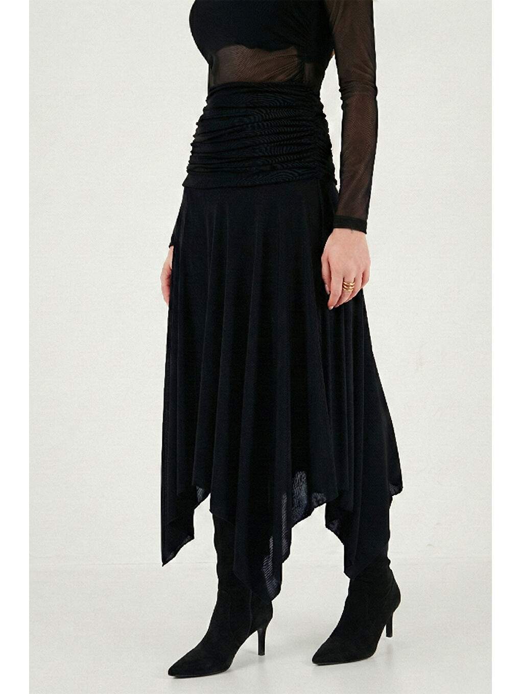 Siyah Asimetrik Kesim Drape Detaylı Yırtmaçlı Midi Boy Etek 6833366-2