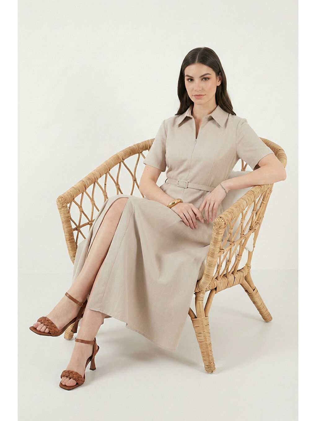 Bej Regular Fit Klasik Yaka Yırtmaçlı Kadın Midi Elbise 6922341-3