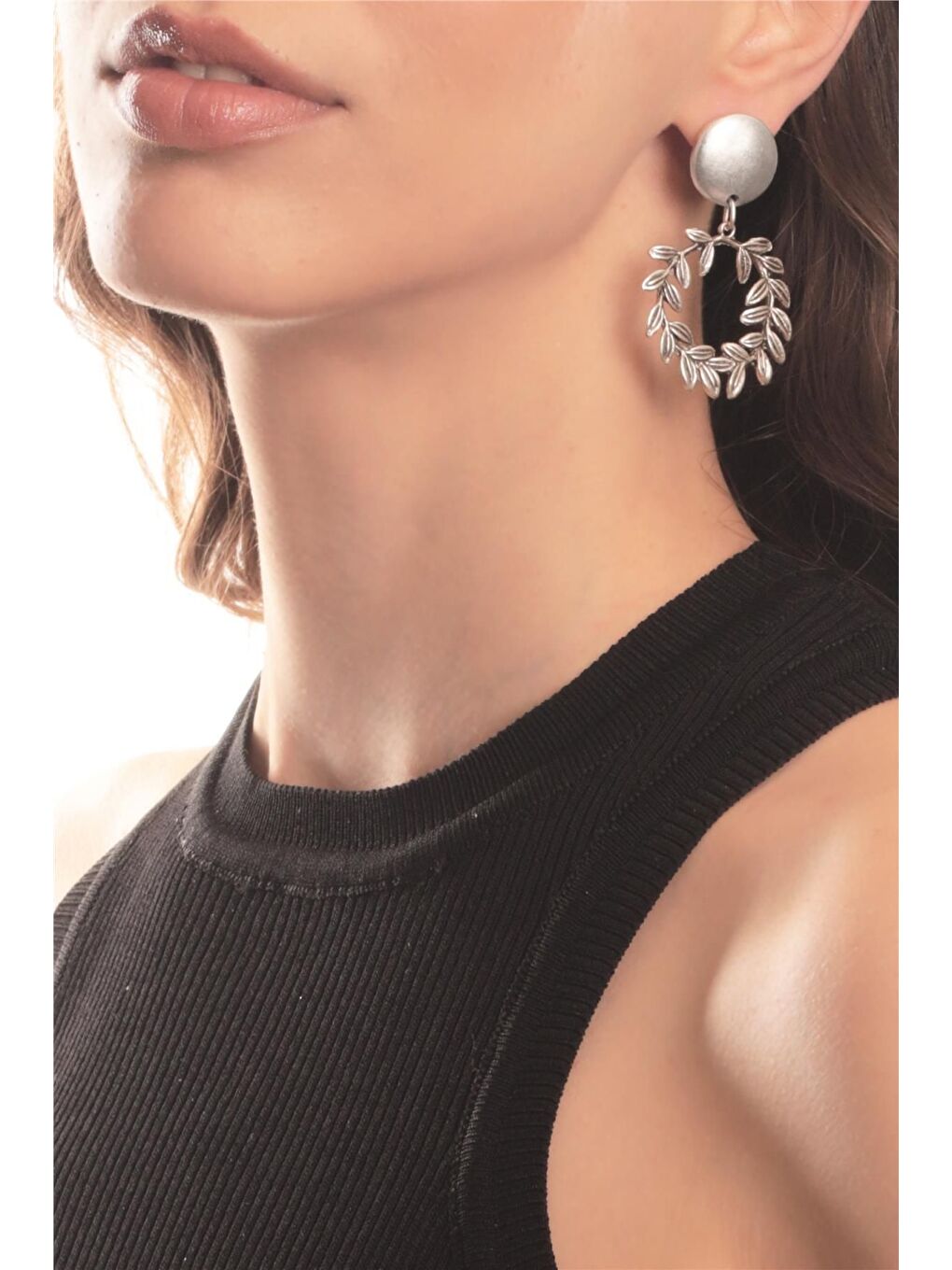 Gri Kadın Antik Gümüş Kaplama Çivili Model Yaprak Stilizesi Küpe-2