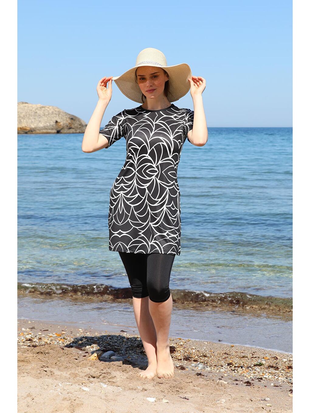 Siyah Çizgi Desen Kısa Kol Yarı Kapalı Tesettür Mayo 2271-1