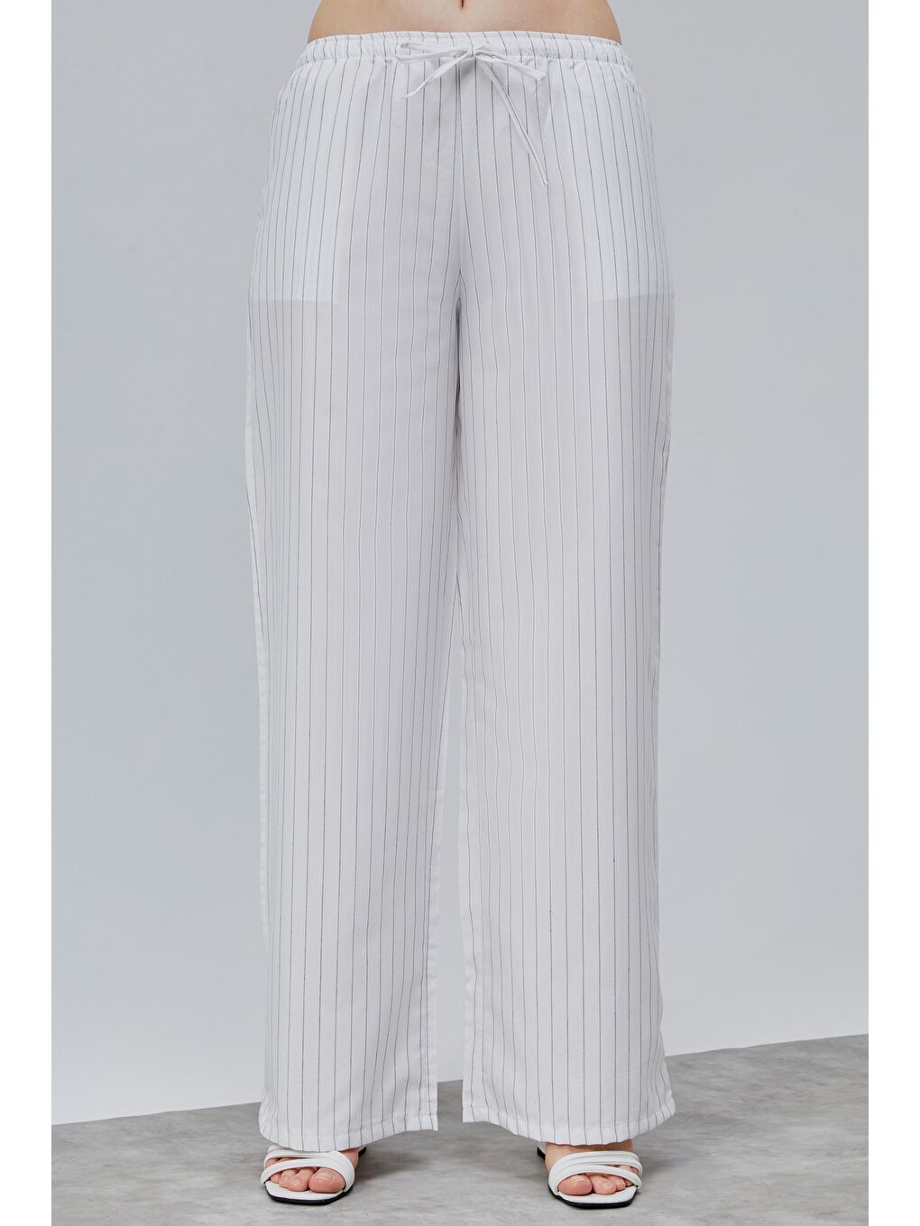 Beyaz Kadın Pantolon Geniş Paça Yüksel Bel Cepli Çizgili Pantolon ÇİZGİLİ-PANTOLON-1