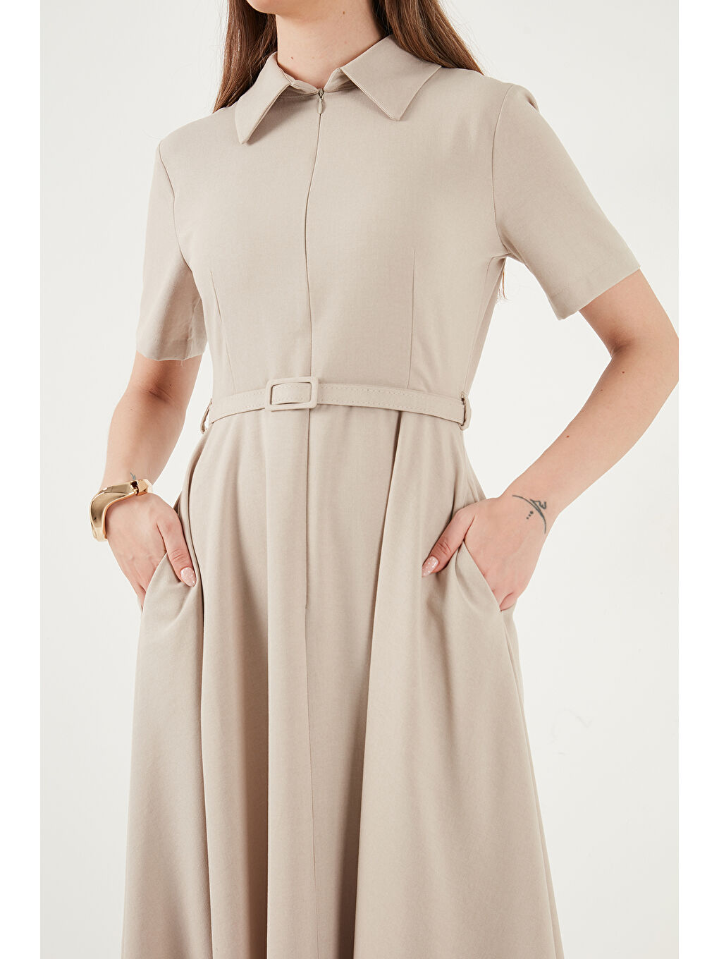 Bej Regular Fit Klasik Yaka Yırtmaçlı Kadın Midi Elbise 6922341-4