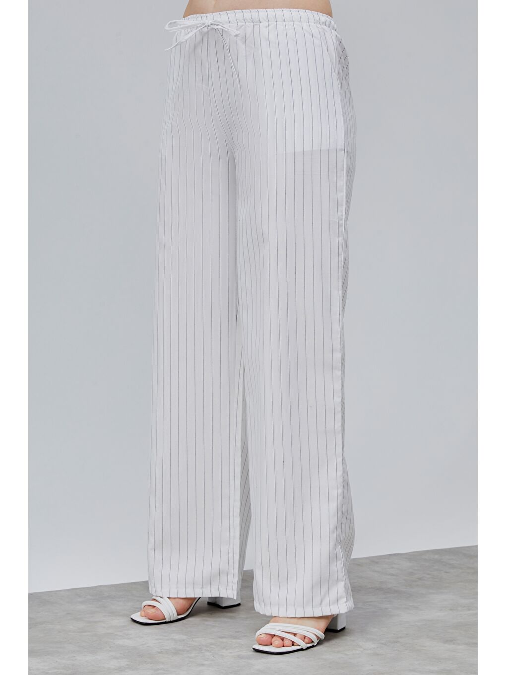 Beyaz Kadın Pantolon Geniş Paça Yüksel Bel Cepli Çizgili Pantolon ÇİZGİLİ-PANTOLON-2