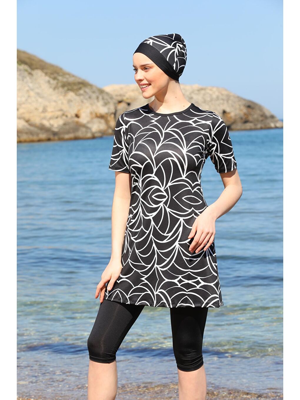 Siyah Çizgi Desen Kısa Kol Yarı Kapalı Tesettür Mayo 2271-5