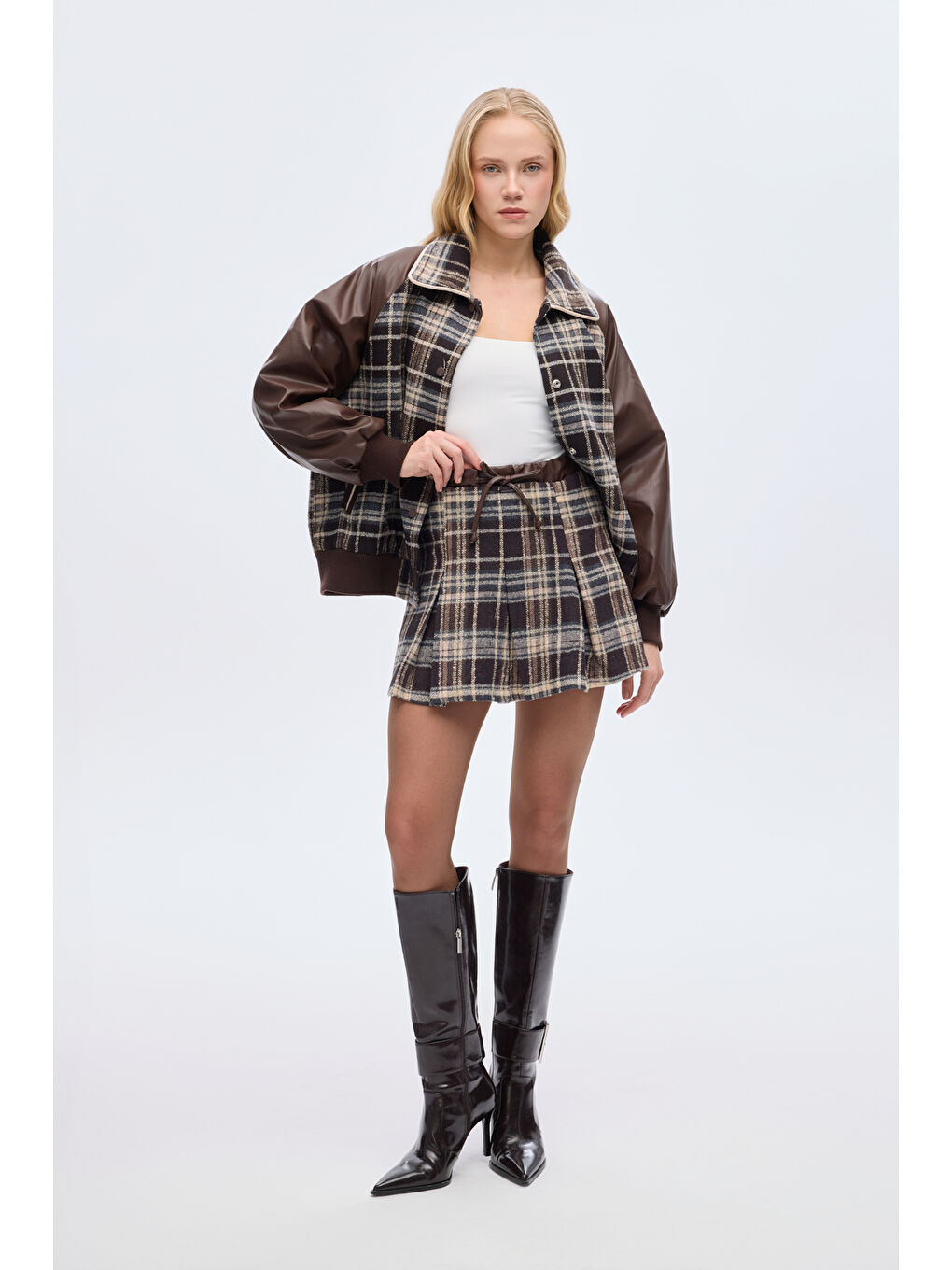 Deri Garnili Ekose Pileli Mini Etek Kahverengi