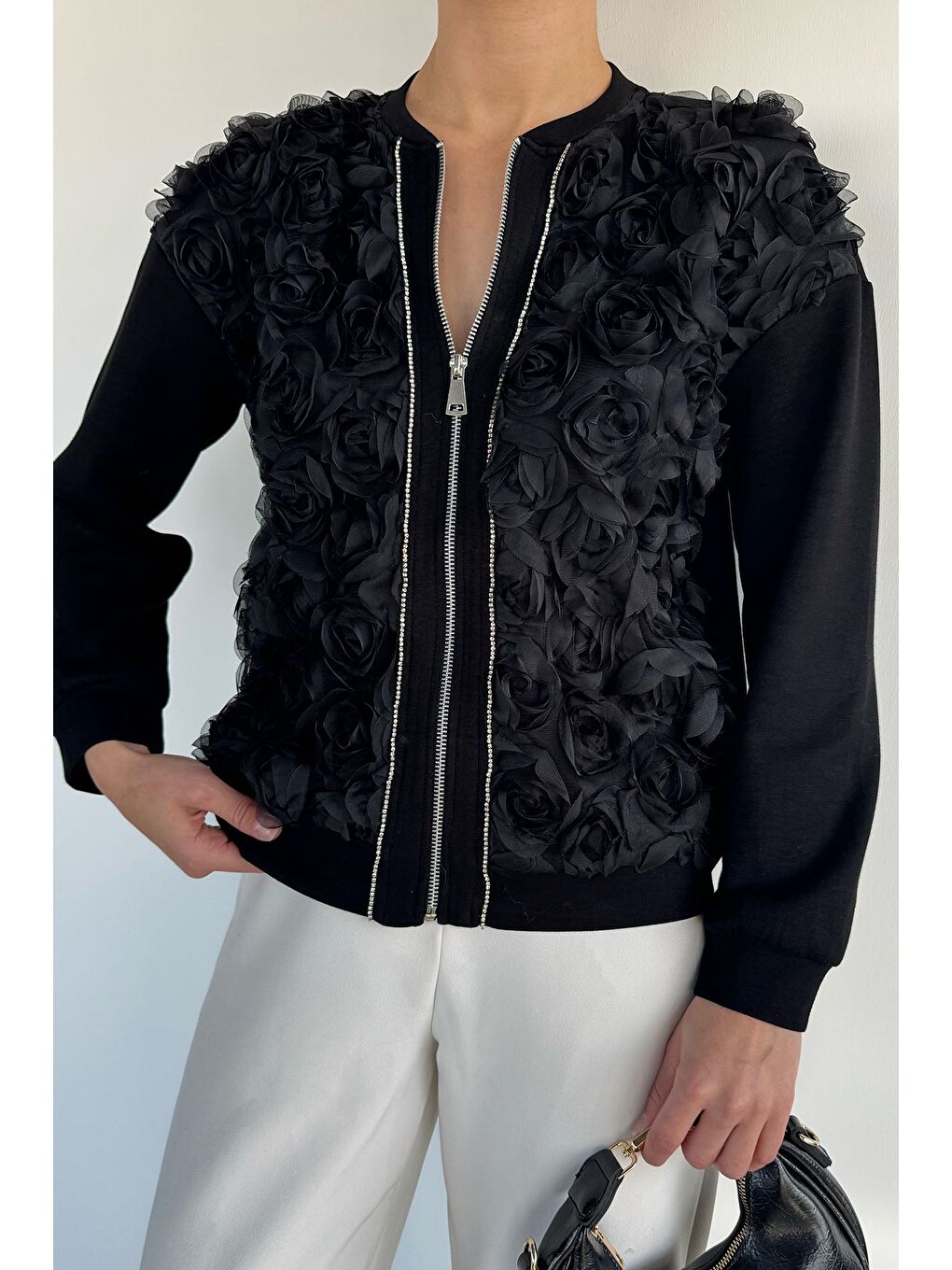 Siyah Kadın Ön Fermuarlı Gül Figürlü Taşlı Ceket-1