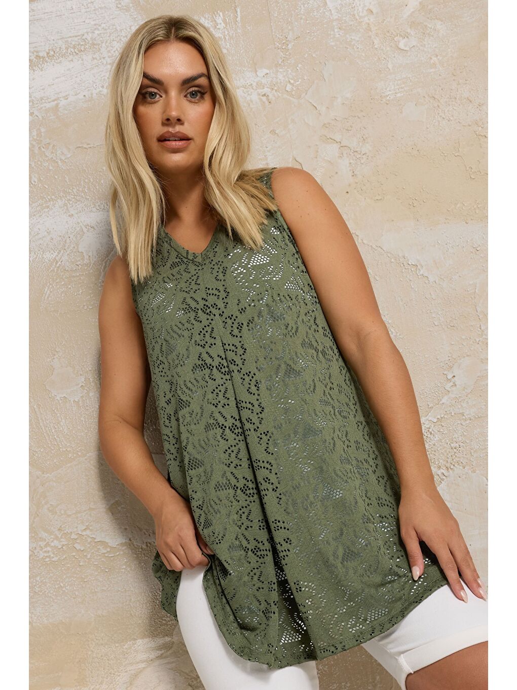 Yeşil Büyük Beden V Yaka Sıfır Kol Astarsız Dantel T-shirt 304102-3