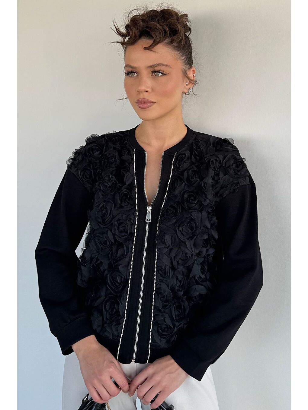 Siyah Kadın Ön Fermuarlı Gül Figürlü Taşlı Ceket-2