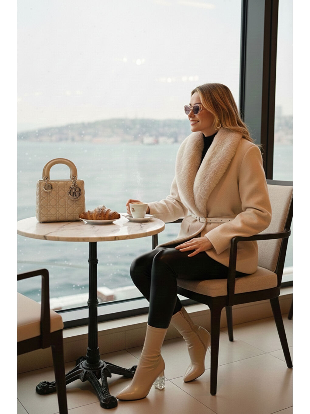 Beyaz Regular Fit Şal Yaka Kemerli Kadın Kaban 6839688