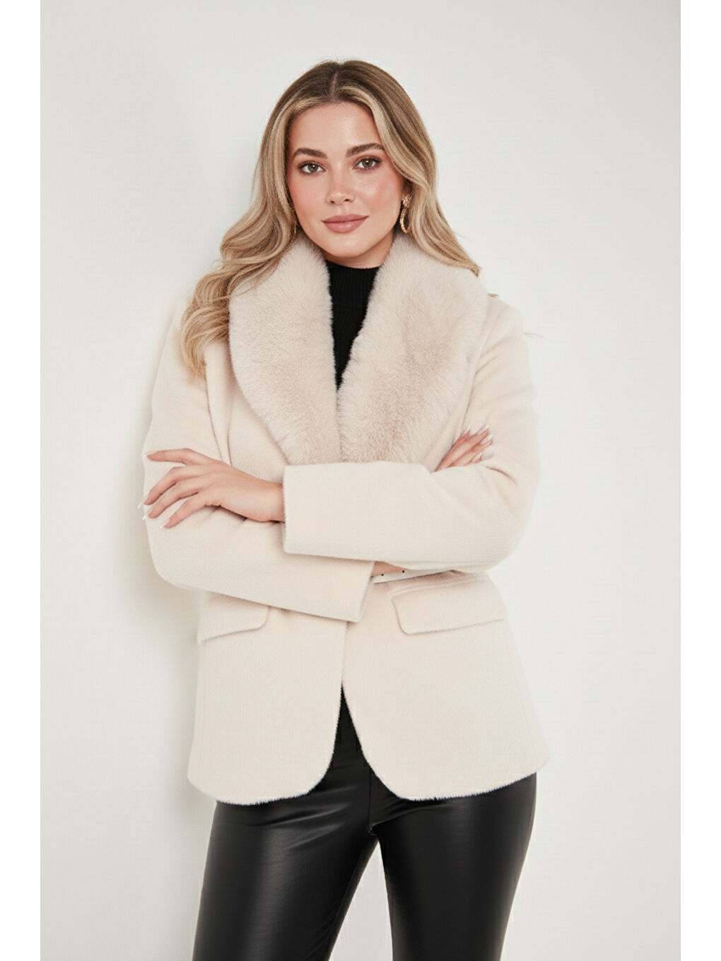 Beyaz Regular Fit Şal Yaka Kemerli Kadın Kaban 6839688-1