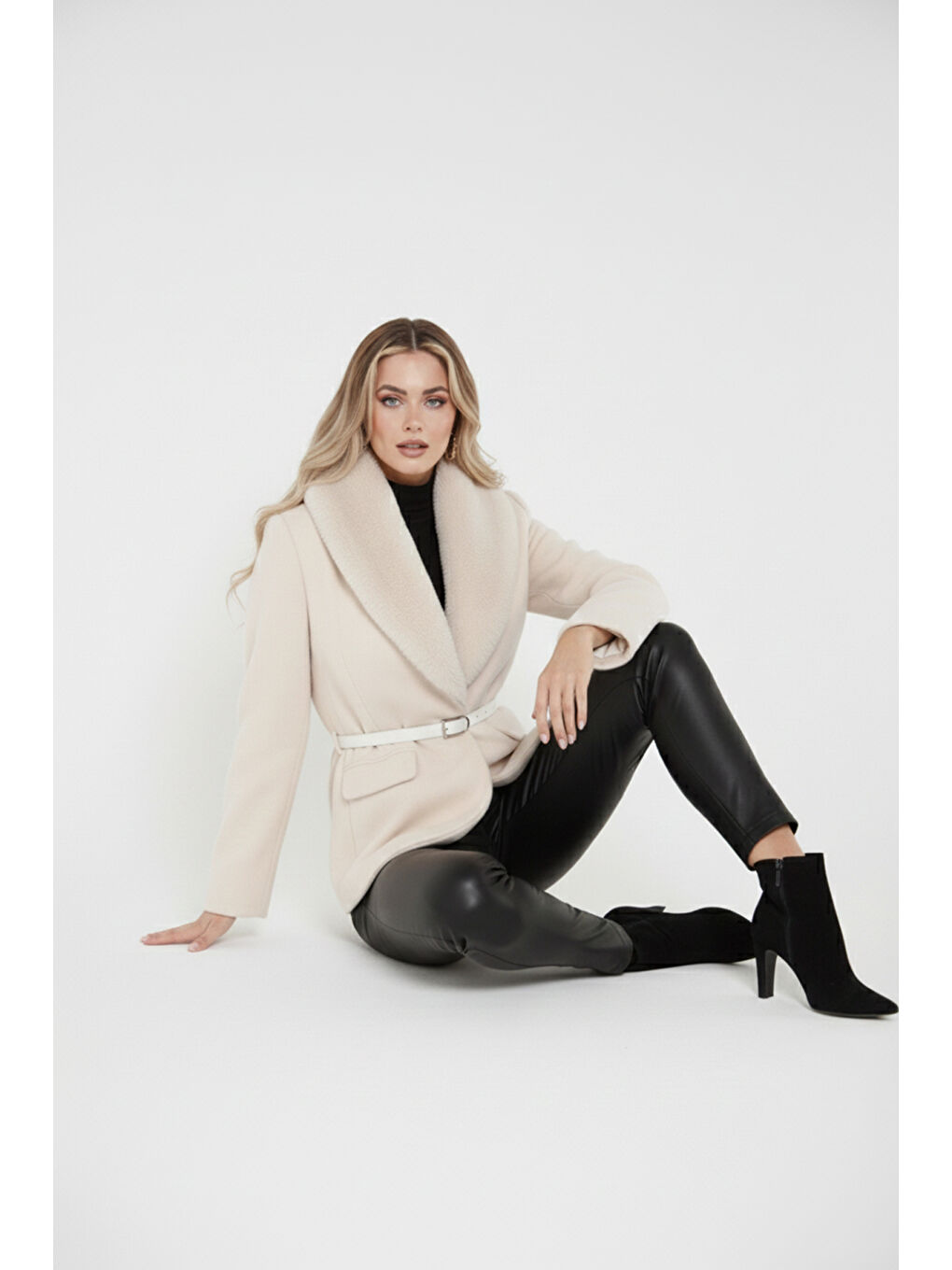 Beyaz Regular Fit Şal Yaka Kemerli Kadın Kaban 6839688-4