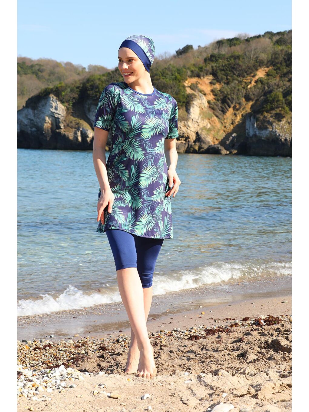 Lacivert Tropikal Desen Kısa Kol Yarı Kapalı Tesettür Mayo 2267