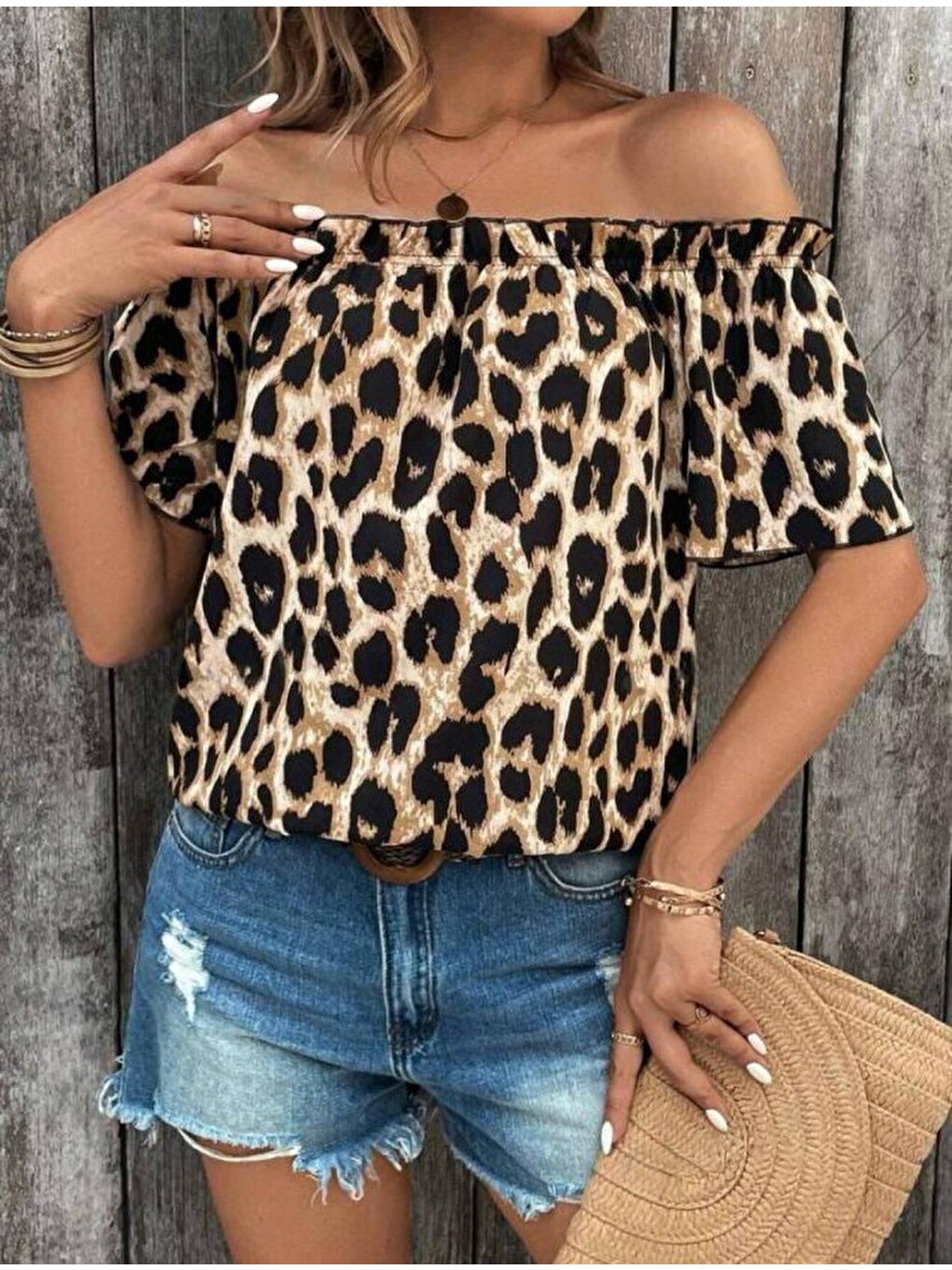 Kahverengi Kadın Madonna Yaka Fırfırlı Leopar Desenli Mikro Kumaş Bluz-3
