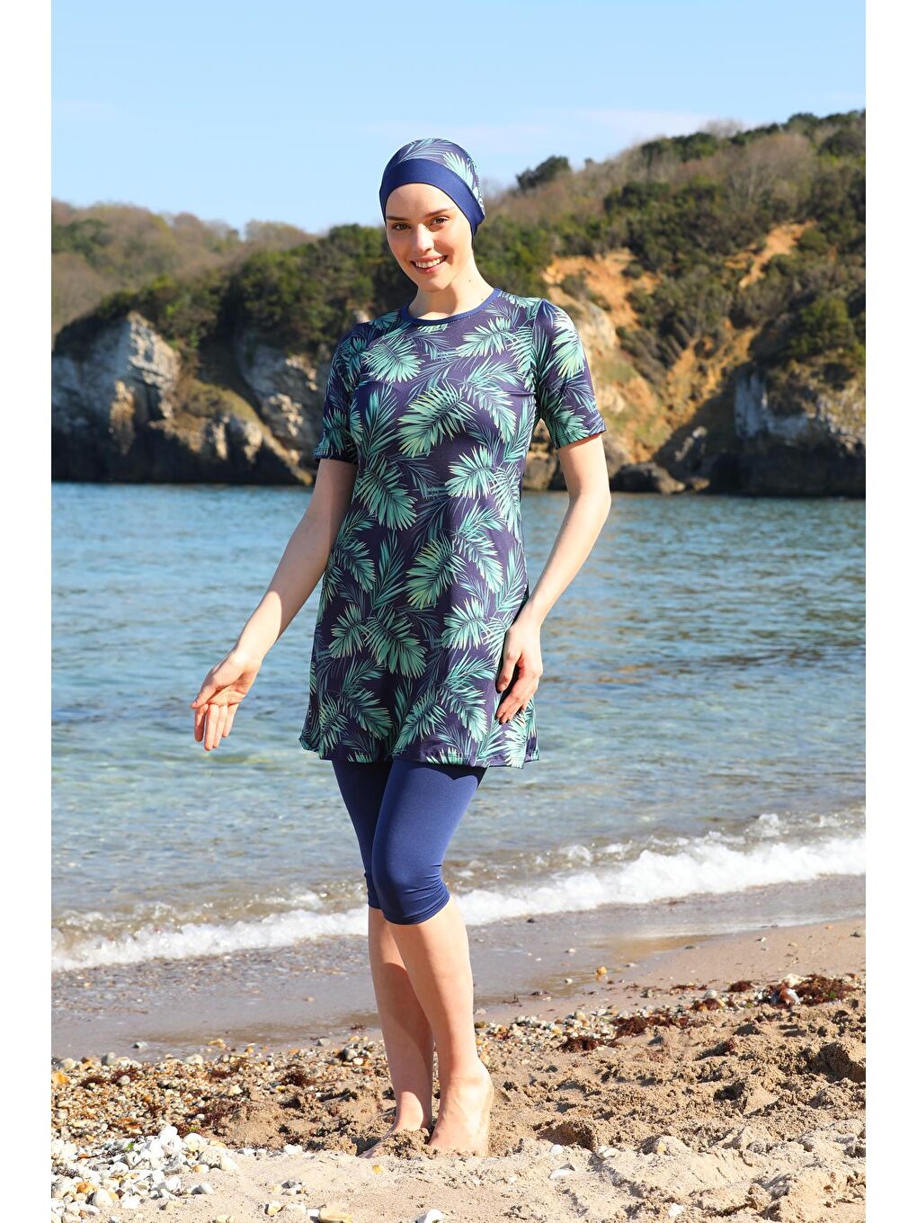 Lacivert Tropikal Desen Kısa Kol Yarı Kapalı Tesettür Mayo 2267-1