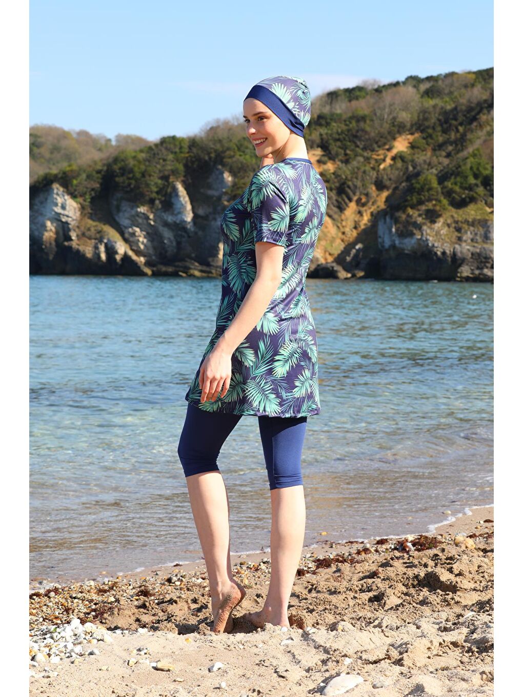 Lacivert Tropikal Desen Kısa Kol Yarı Kapalı Tesettür Mayo 2267-3