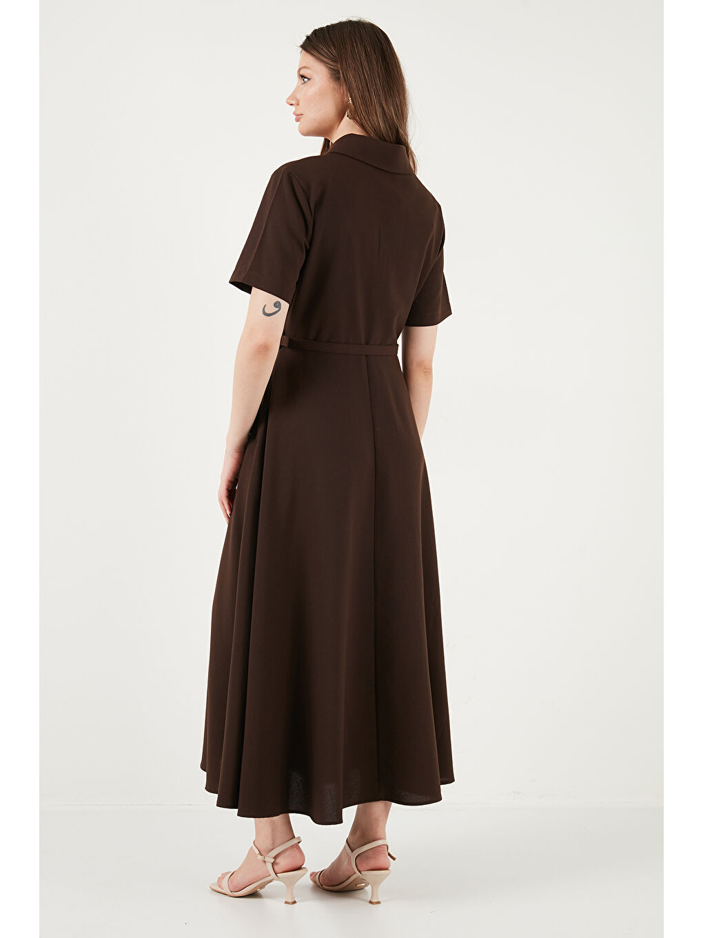 Kahverengi Regular Fit Klasik Yaka Yırtmaçlı Kadın Midi Elbise 6922341-4