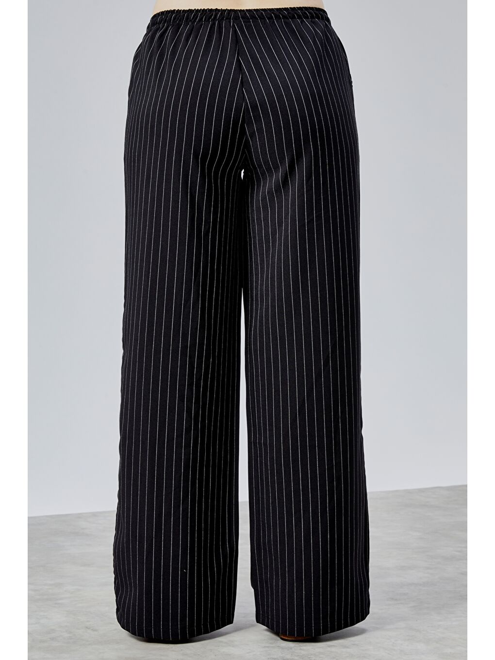 Siyah Kadın Pantolon Geniş Paça Yüksel Bel Cepli Çizgili Pantolon ÇİZGİLİ-PANTOLON-3