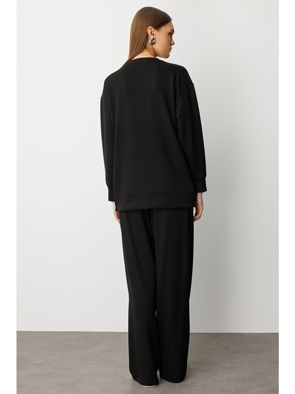 Çıtçıtlı Yumuşak Dokulu Siyah Spor Tunik-5