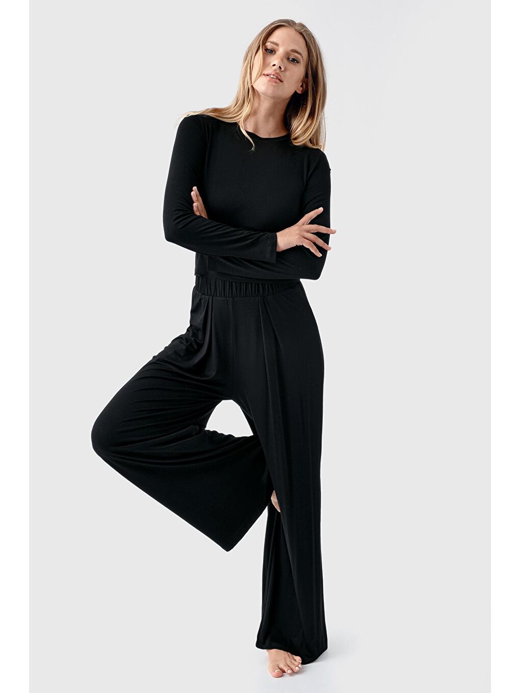 Siyah Uzun Kollu Crop Bol Paça Esnek Viskoz Pijama Takım 18210-2