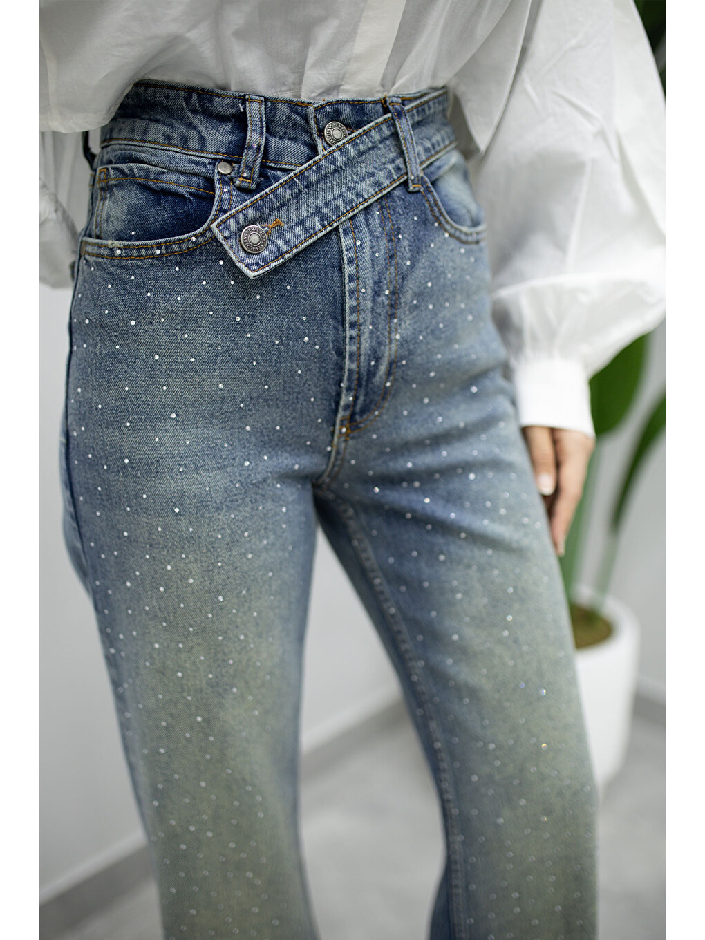 Taşlı Çapraz Kemerli Jean Pantolon Tsd260194 Yıkamali Açık Mavi-1