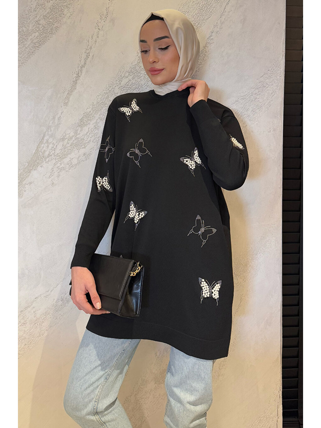 Siyah Kelebek Taşlı Bisiklet Yaka Tesettür Tunik-1