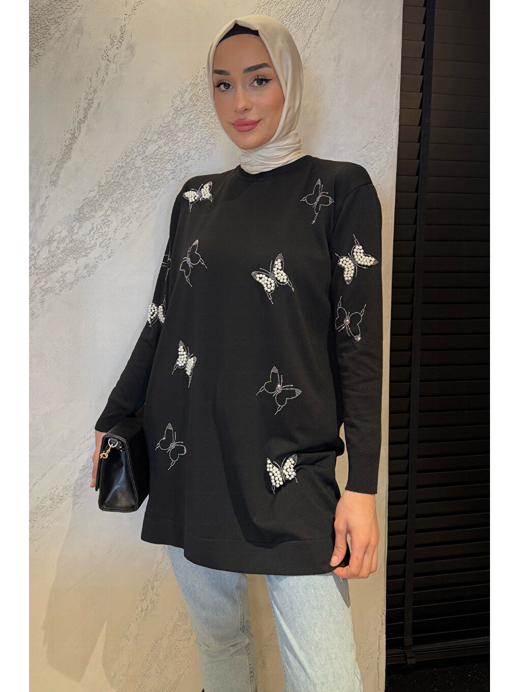 Siyah Kelebek Taşlı Bisiklet Yaka Tesettür Tunik-2