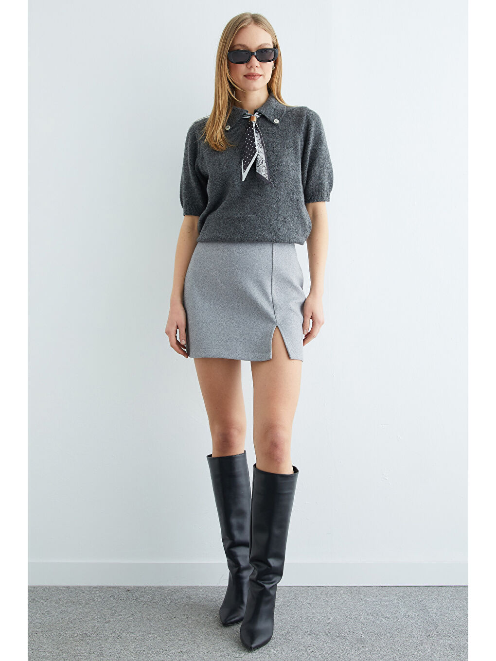 Antrasit Fular Detaylı Polo Yaka Kısa Kol Triko Kazak-2