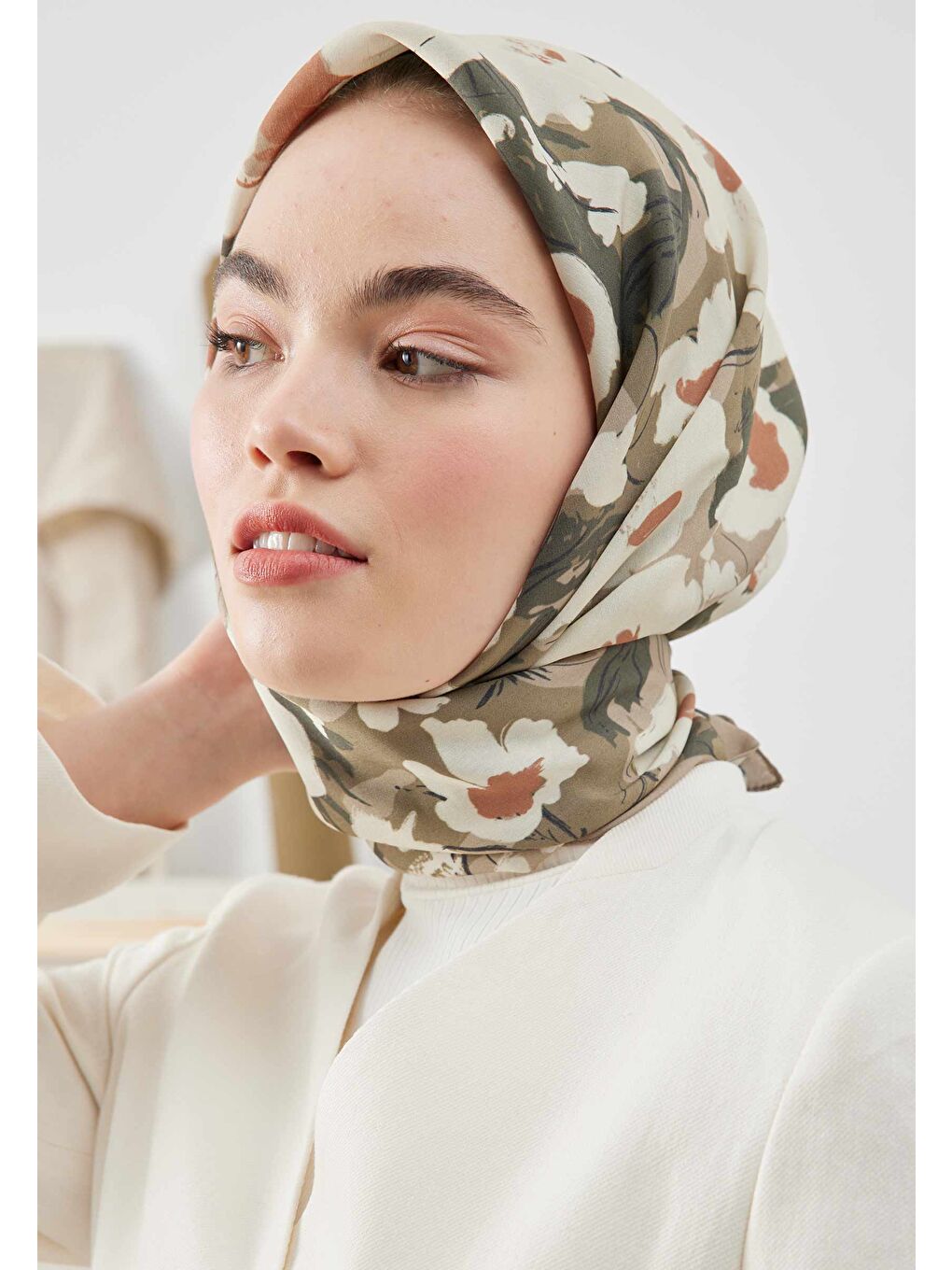 Multı Flower Desen Pamuk İpek Eşarp Haki-2