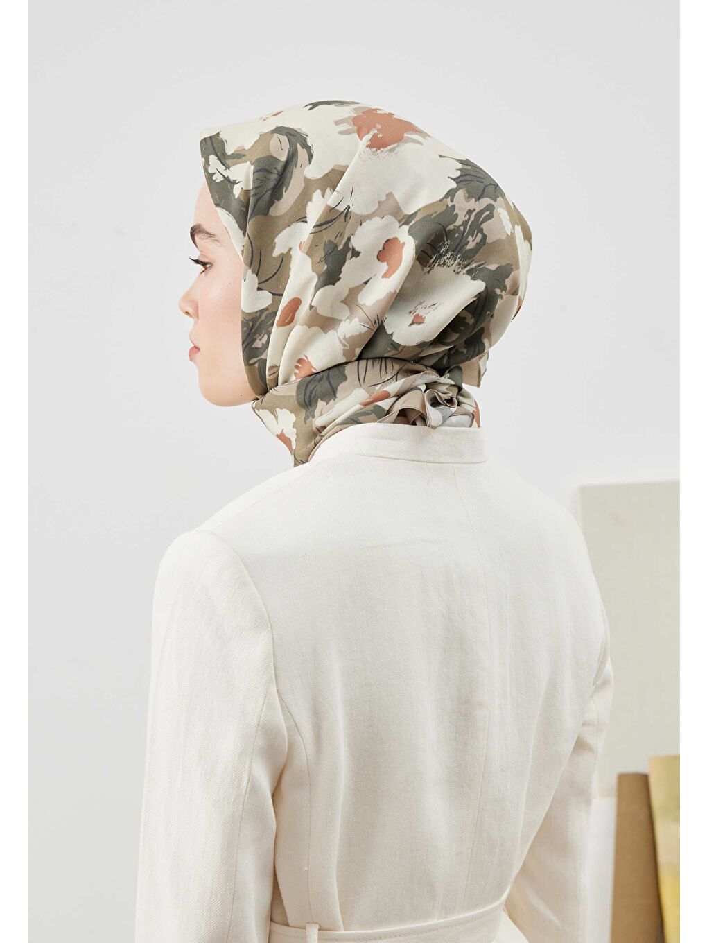 Multı Flower Desen Pamuk İpek Eşarp Haki-3