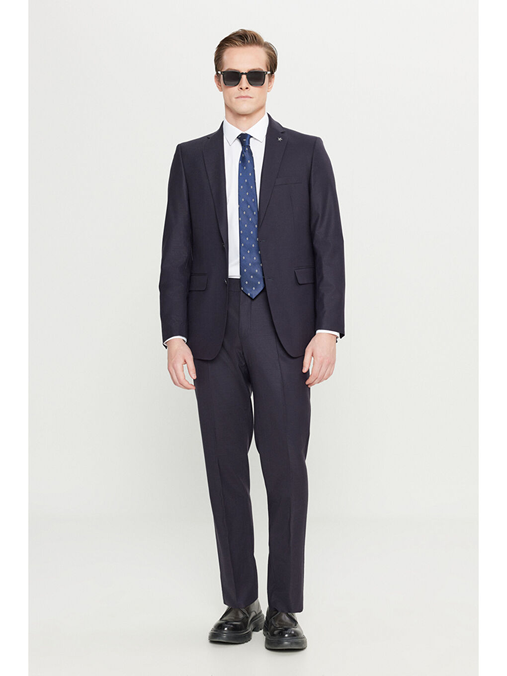 Erkek Lacivert Yünlü Slim Fit Dar Kesim Mono Yaka Kapak Cepli Takım Elbise-1