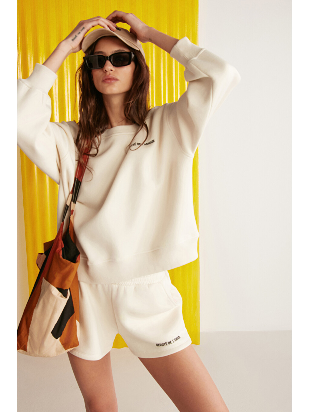 Bej Jennıfer Kadın Organik Pamuklu Nakışlı Yuvarlak Yakalı Oversize Vanilya Sweatshirt-1