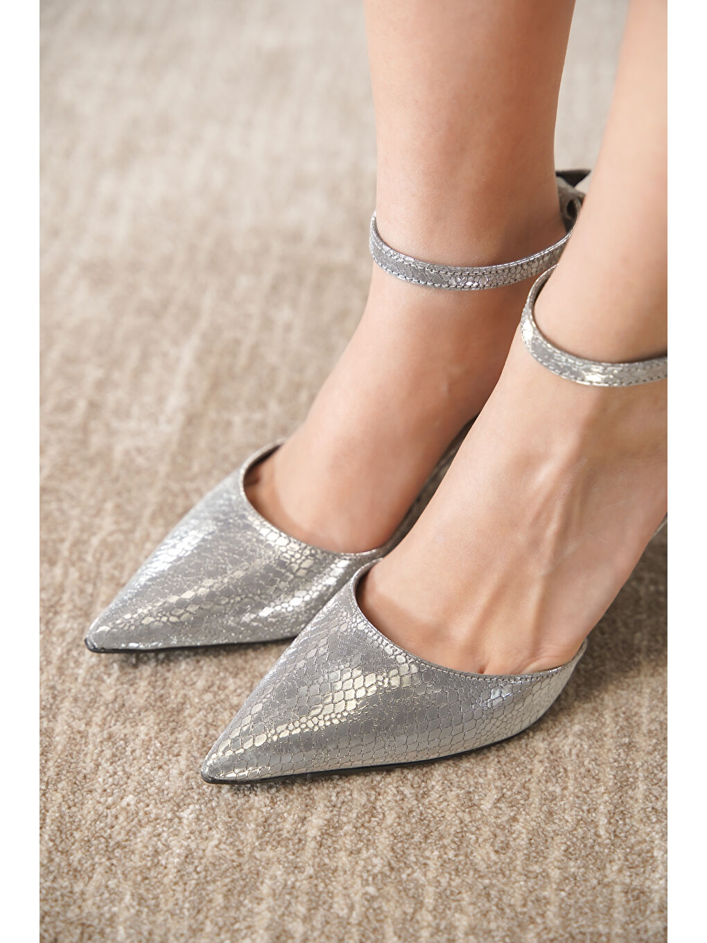 Gri D1050 Kadın Gümüş Topuklu Ayakkabı-2