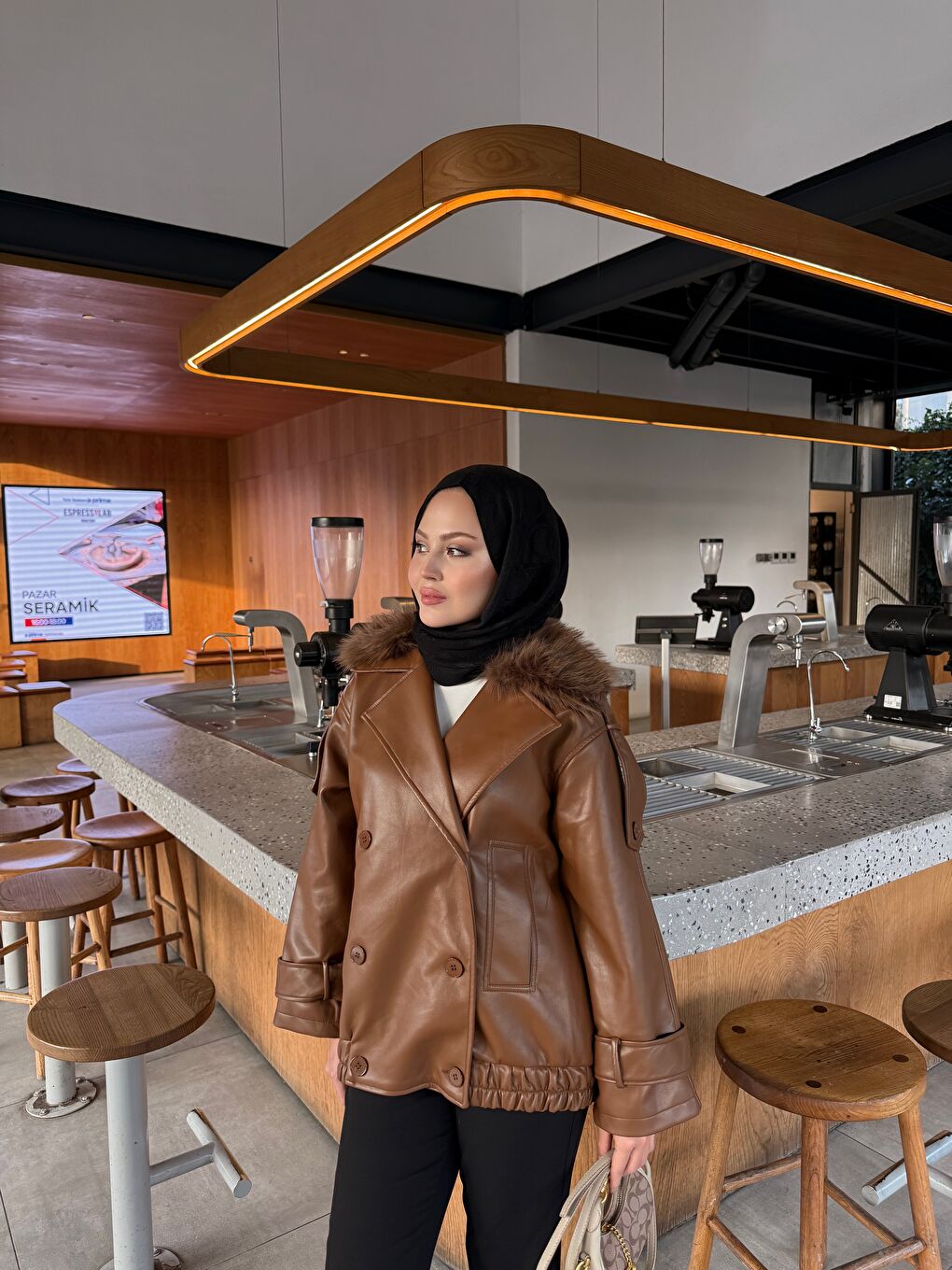 Kahverengi Kadın Yakası Kürk Detaylı Deri Ceket Taba
