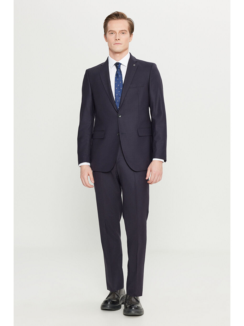 Erkek Lacivert Yünlü Slim Fit Dar Kesim Mono Yaka Kapak Cepli Takım Elbise-3