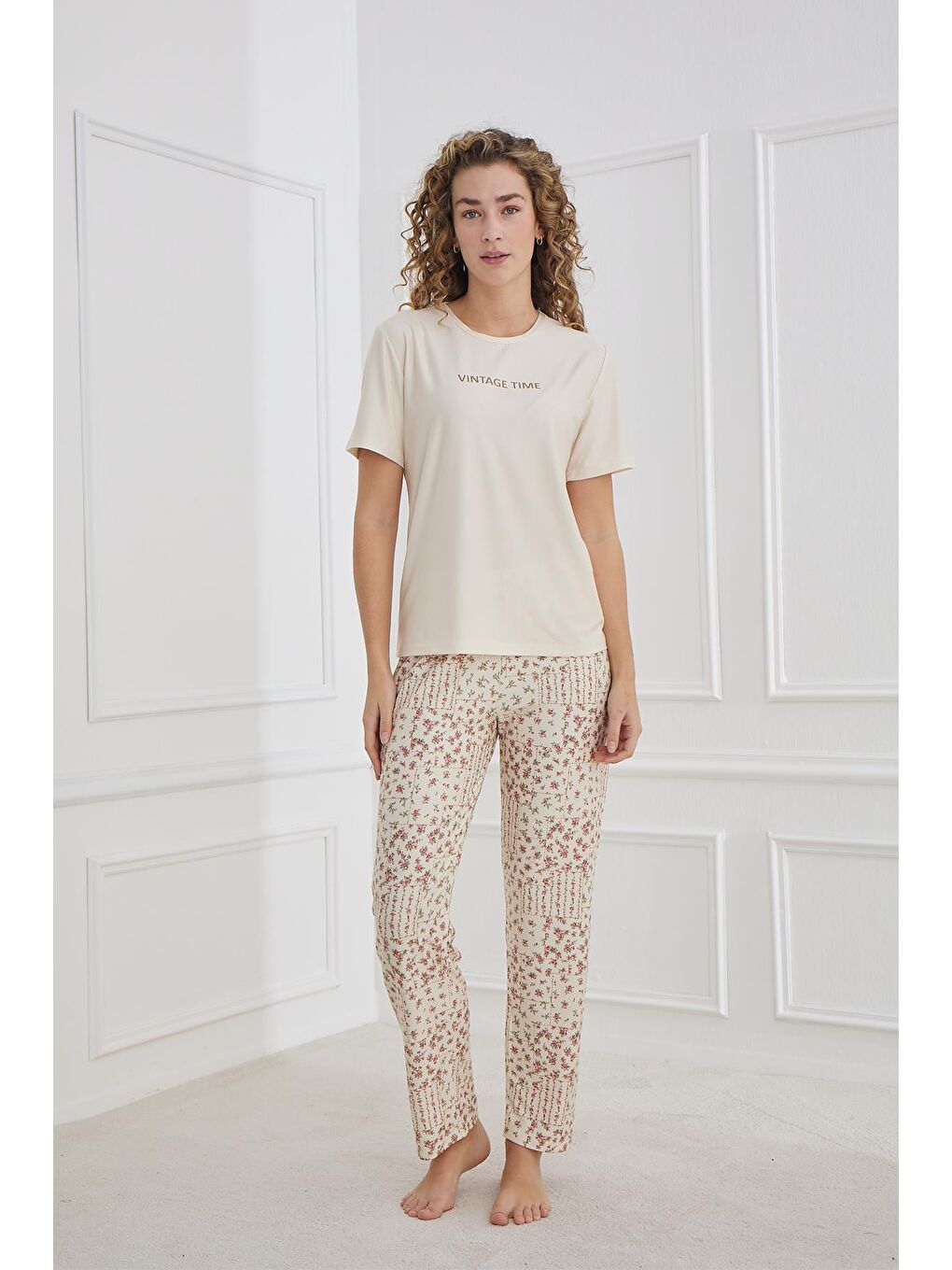 Kadın Çiçek Desenli Bisiklet Yaka Pijama Takım | Bej 30102-1169