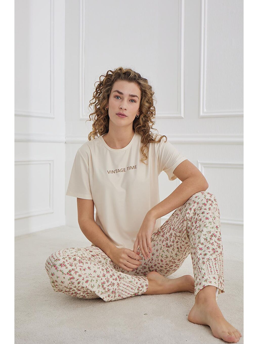 Kadın Çiçek Desenli Bisiklet Yaka Pijama Takım | Bej 30102-1169-1