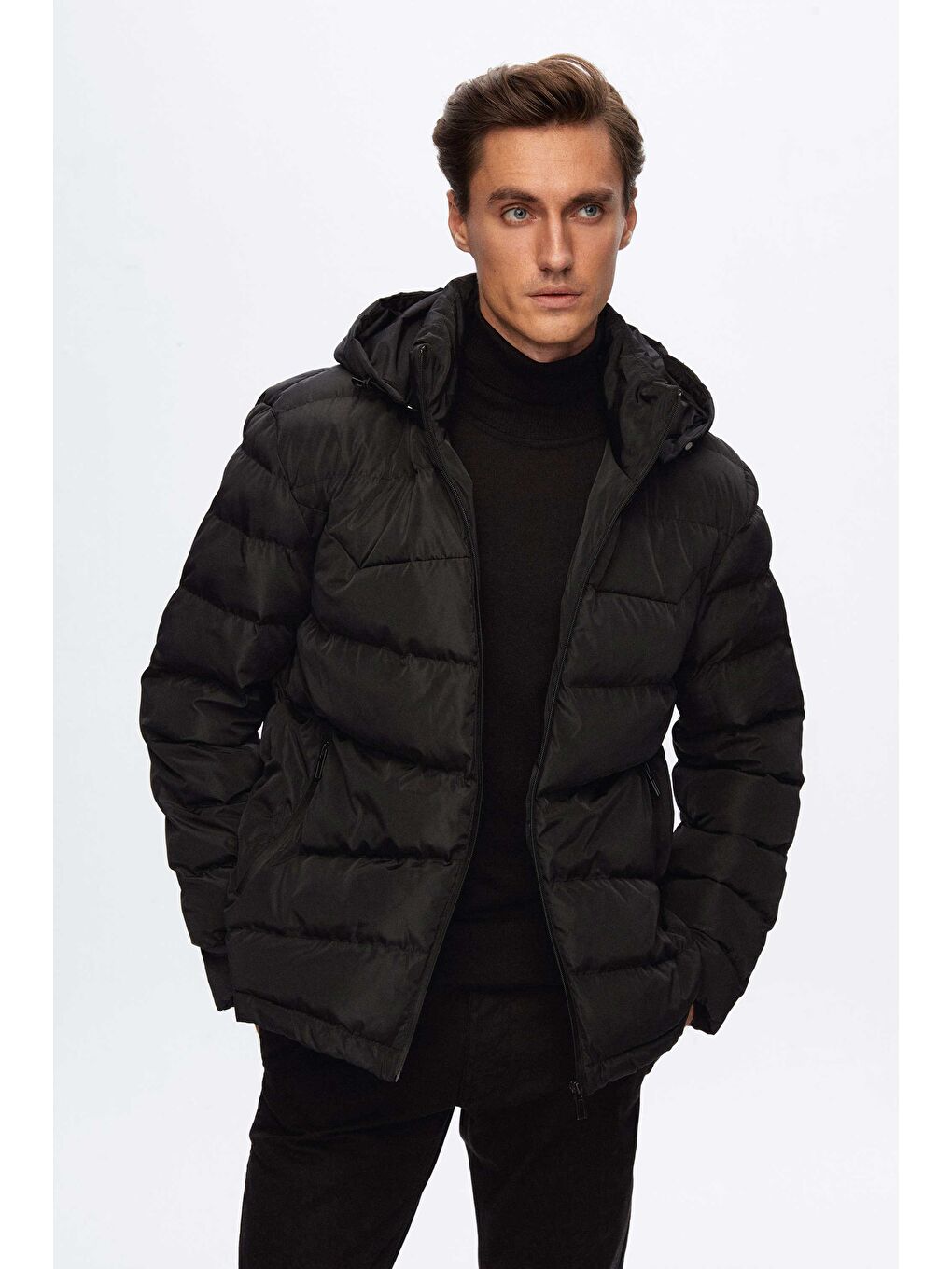Regular Fit Siyah Şişme Kapüşonlu Mont-1