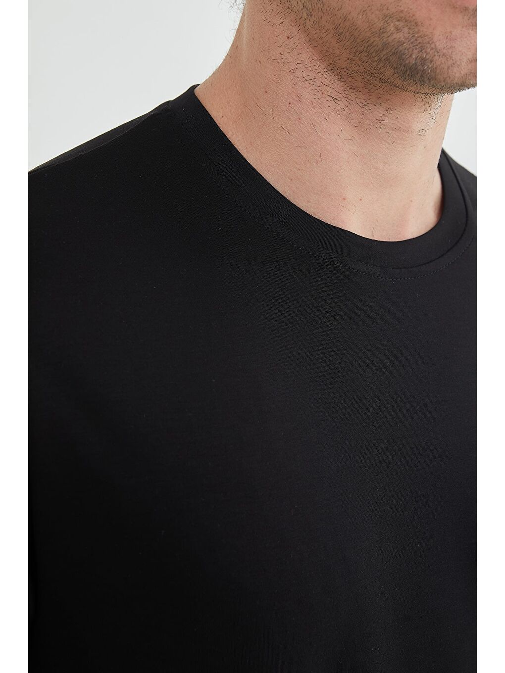 Siyah Basic Bisiklet Yaka Modal Tişört-4