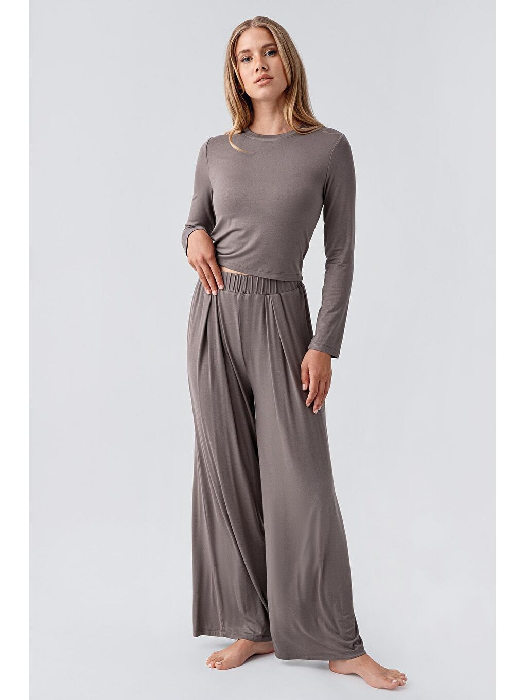 Bej Uzun Kollu Crop Bol Paça Esnek Viskoz Pijama Takım 18210