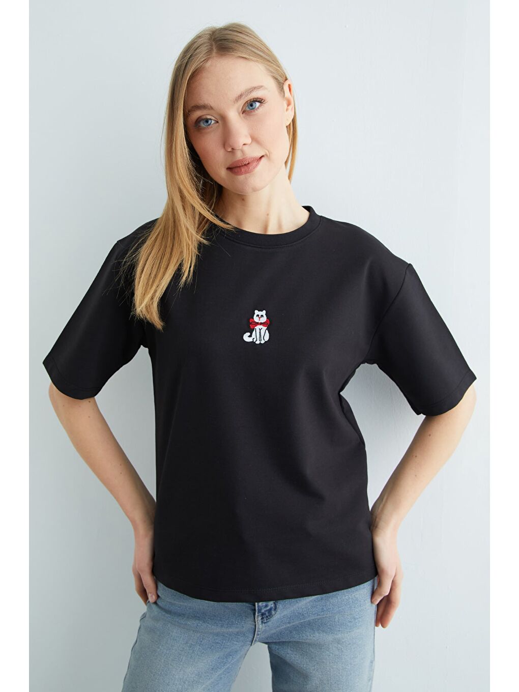 Siyah Kedi Nakışlı Bisiklet Yaka Salaş Tişört-3