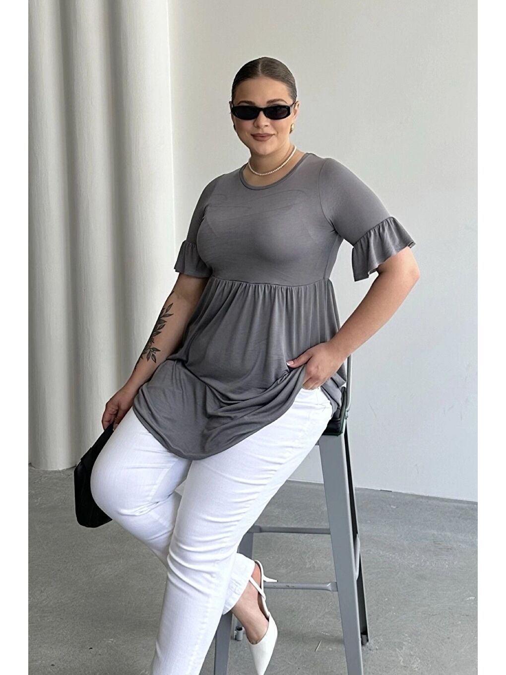 Gri Büyük Beden Kol Detaylı Beli Lastikli Pileli Tunik T-shirt T43-3